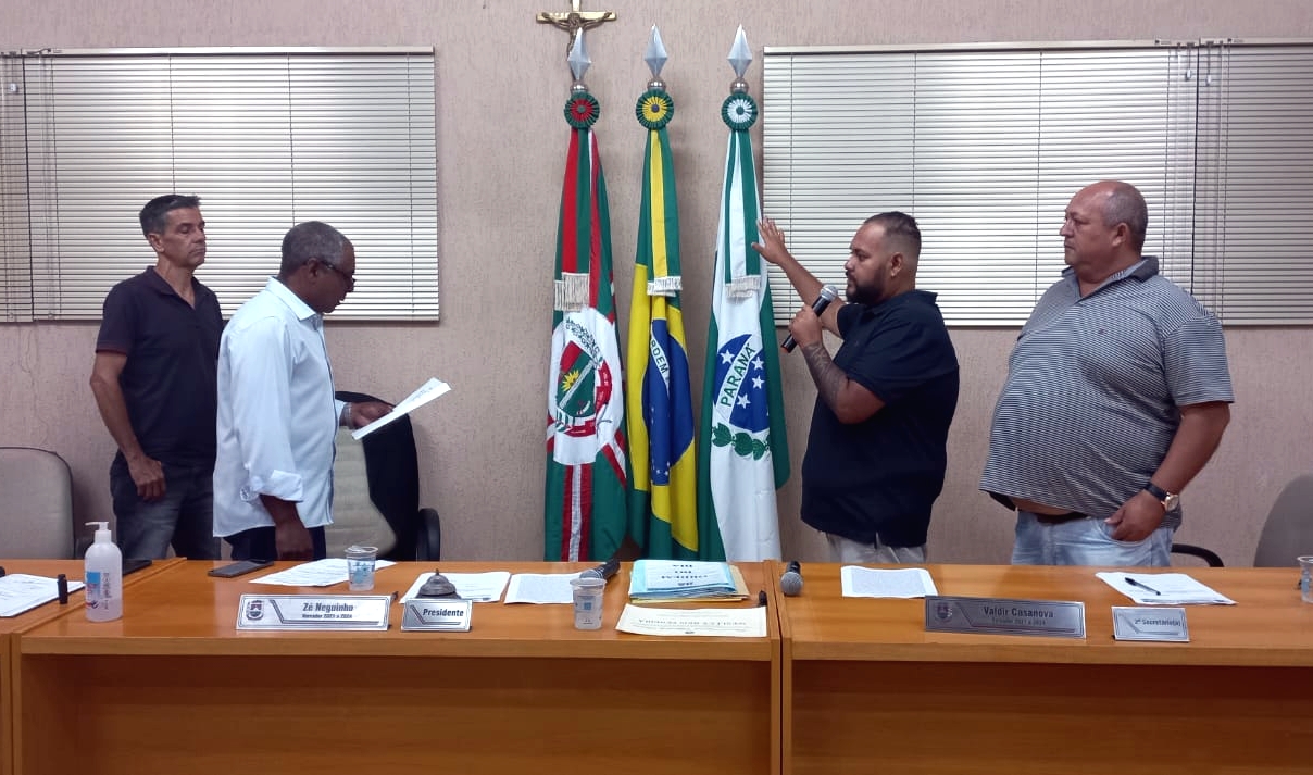 SUPLENTE DE VEREADOR RECEBE POSSE NA CÂMARA MUNICIPAL