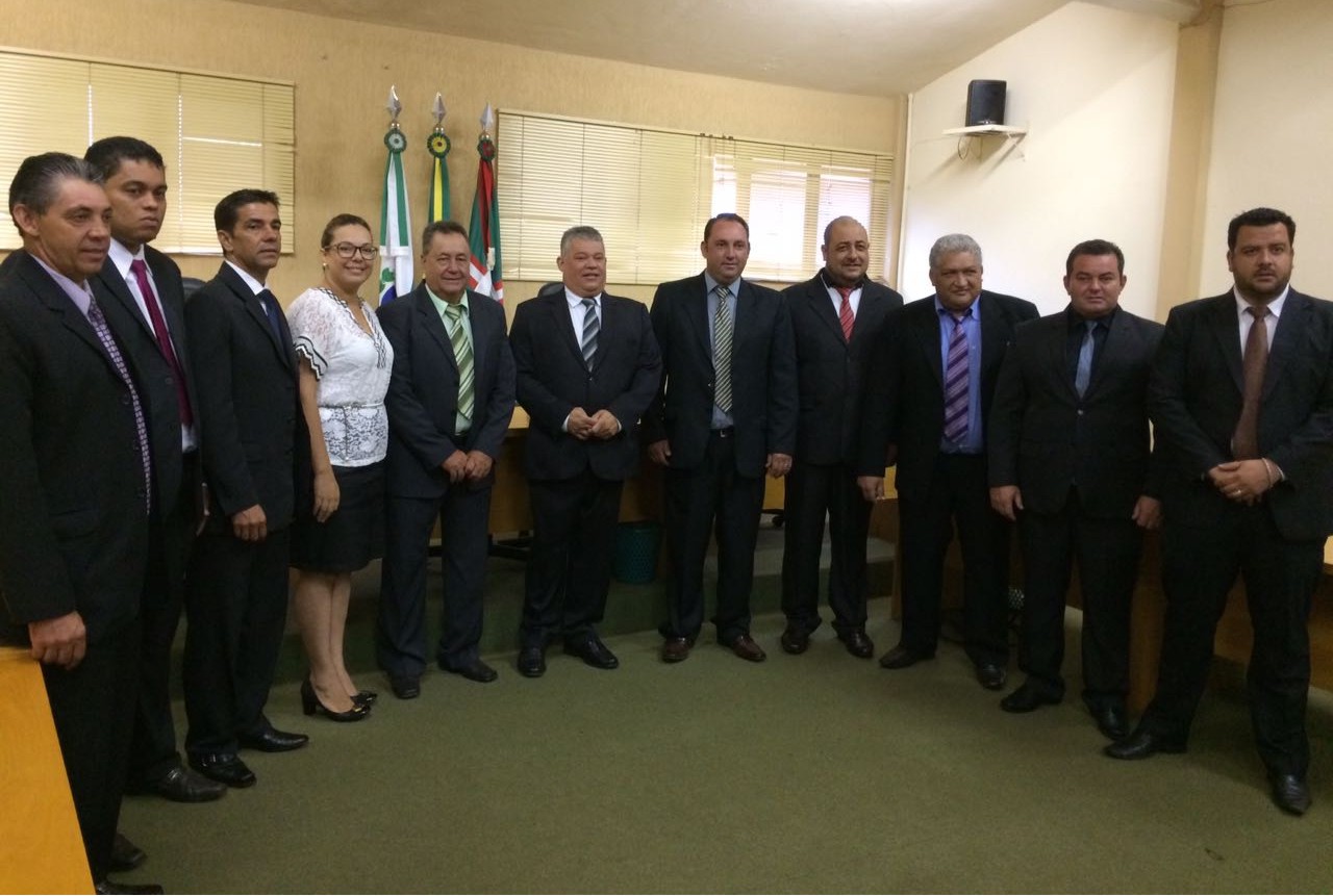 Vereadores tomam posse e elegem Mesa Diretora da Câmara Municipal de Centenário do Sul